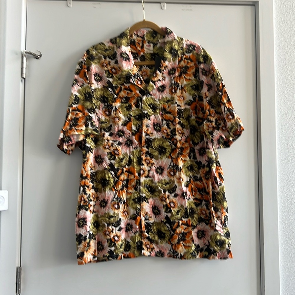 Levi’s Men’s Floral Short Sleeve Button-down